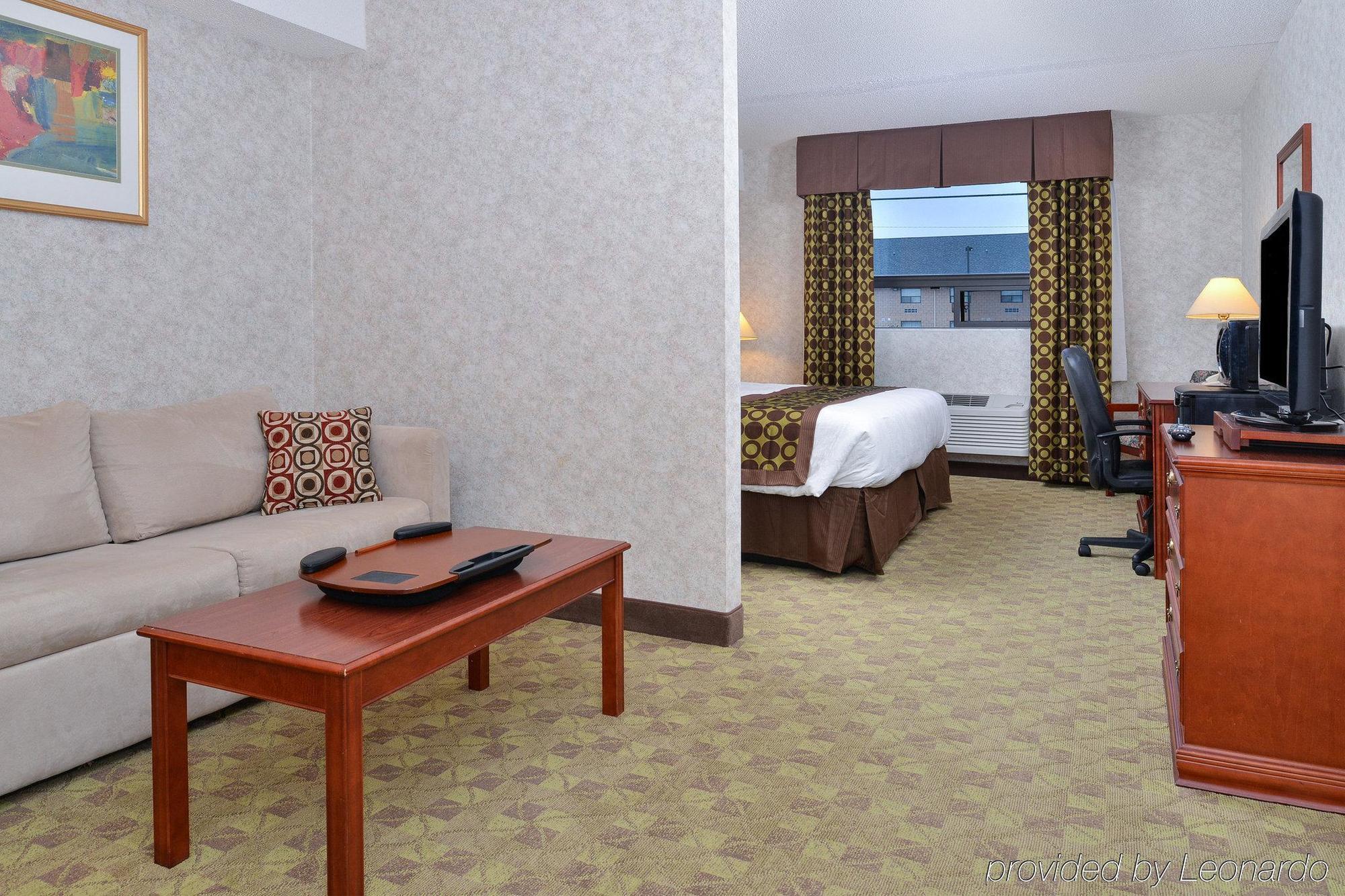 Lexington Inn & Suites-Windsor Dış mekan fotoğraf