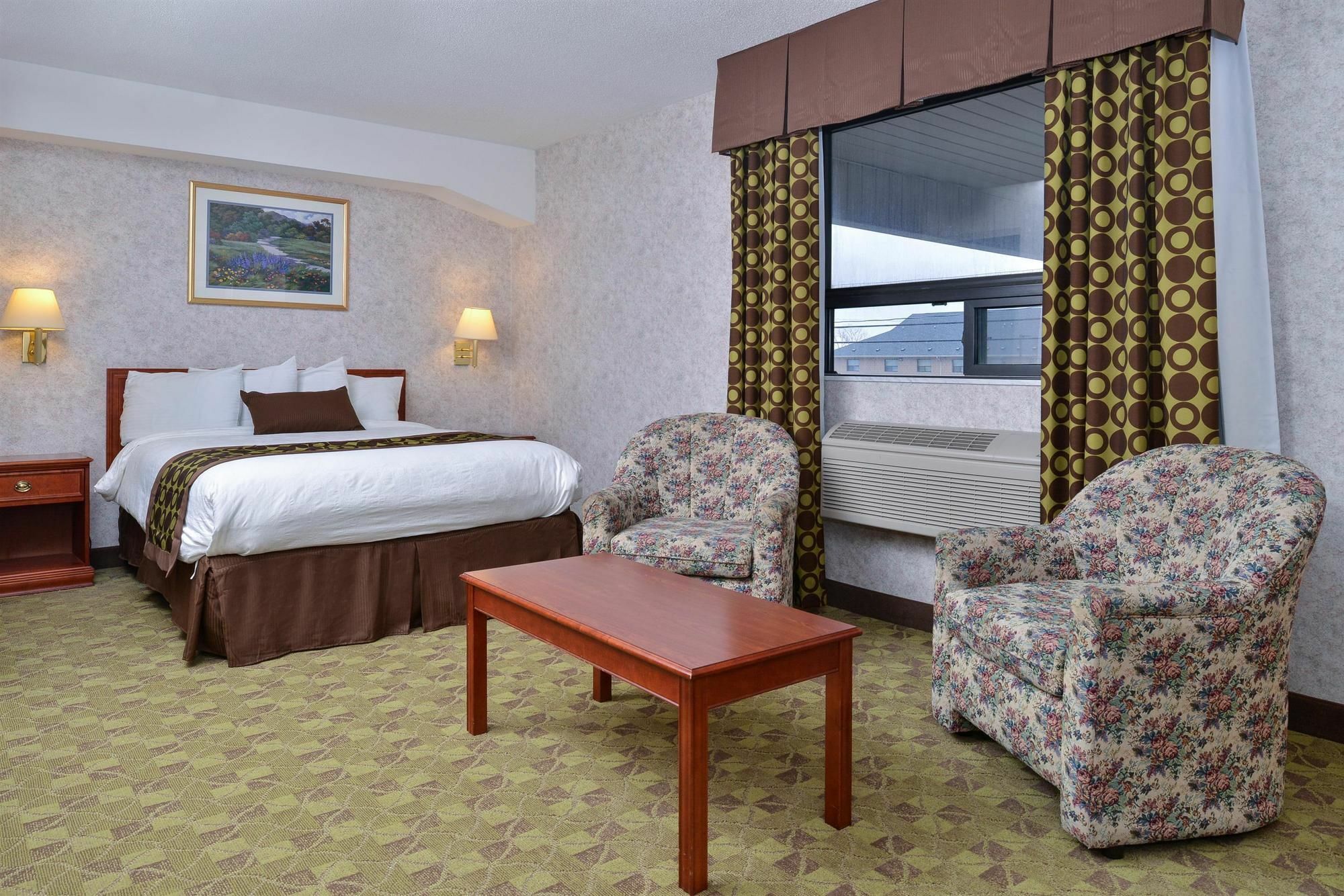 Lexington Inn & Suites-Windsor Dış mekan fotoğraf